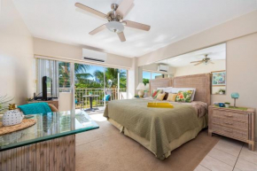  Waikiki Shore 305 (beachfront/balcony)  Гонолулу